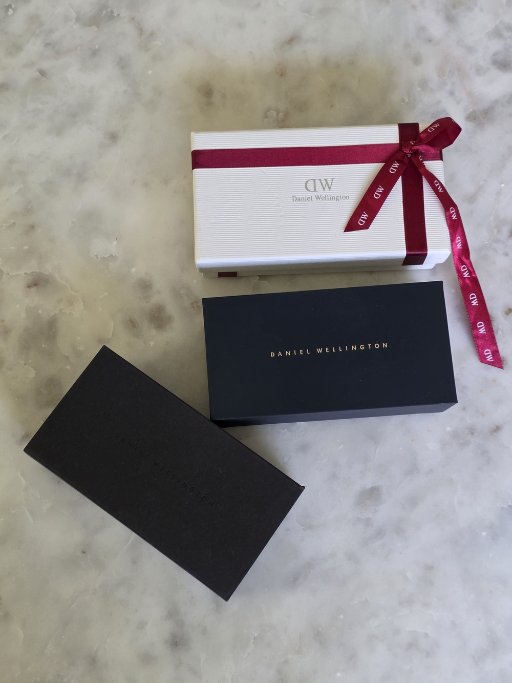Daniel Wellington Gift Box Set For Accessory & Watch in White and Navy- 2 Set